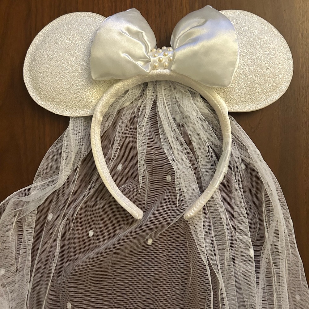 Disney White Minnie Mouse Ears with Veil - Picture 2 of 10